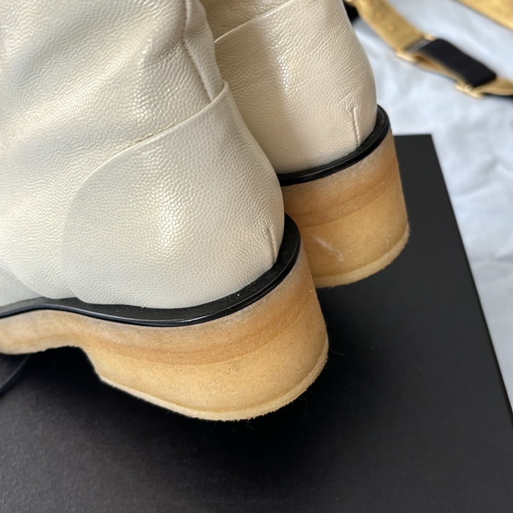 Cream and black tie up Chanel boot - Picture 8 of 11